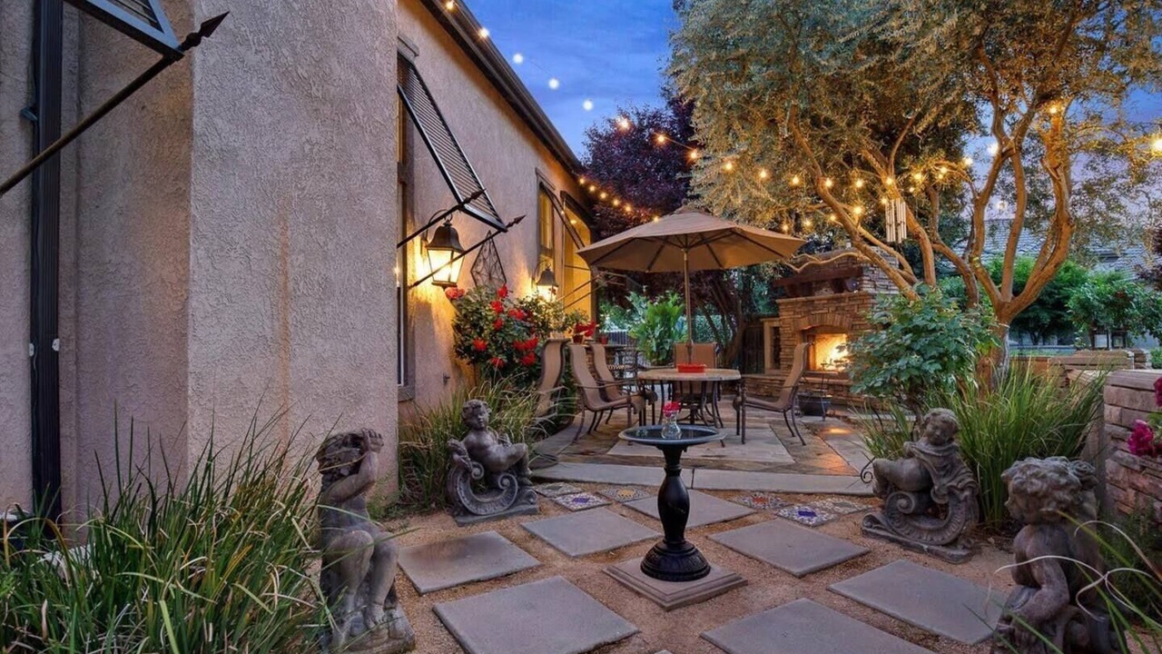 Photo of Outdoor in Raisin