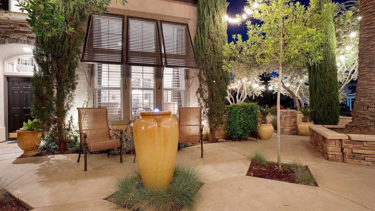 Photo of Outdoor in Raisin