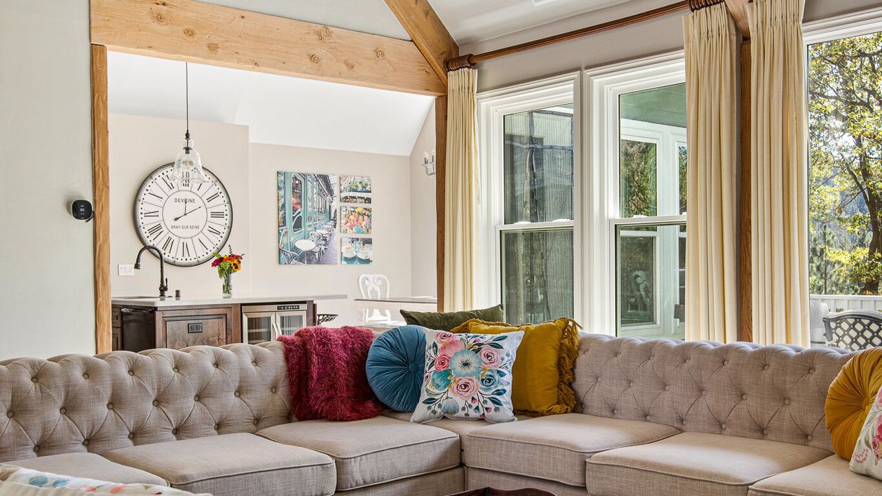 Photo of Livingroom in Lake Arrowhead