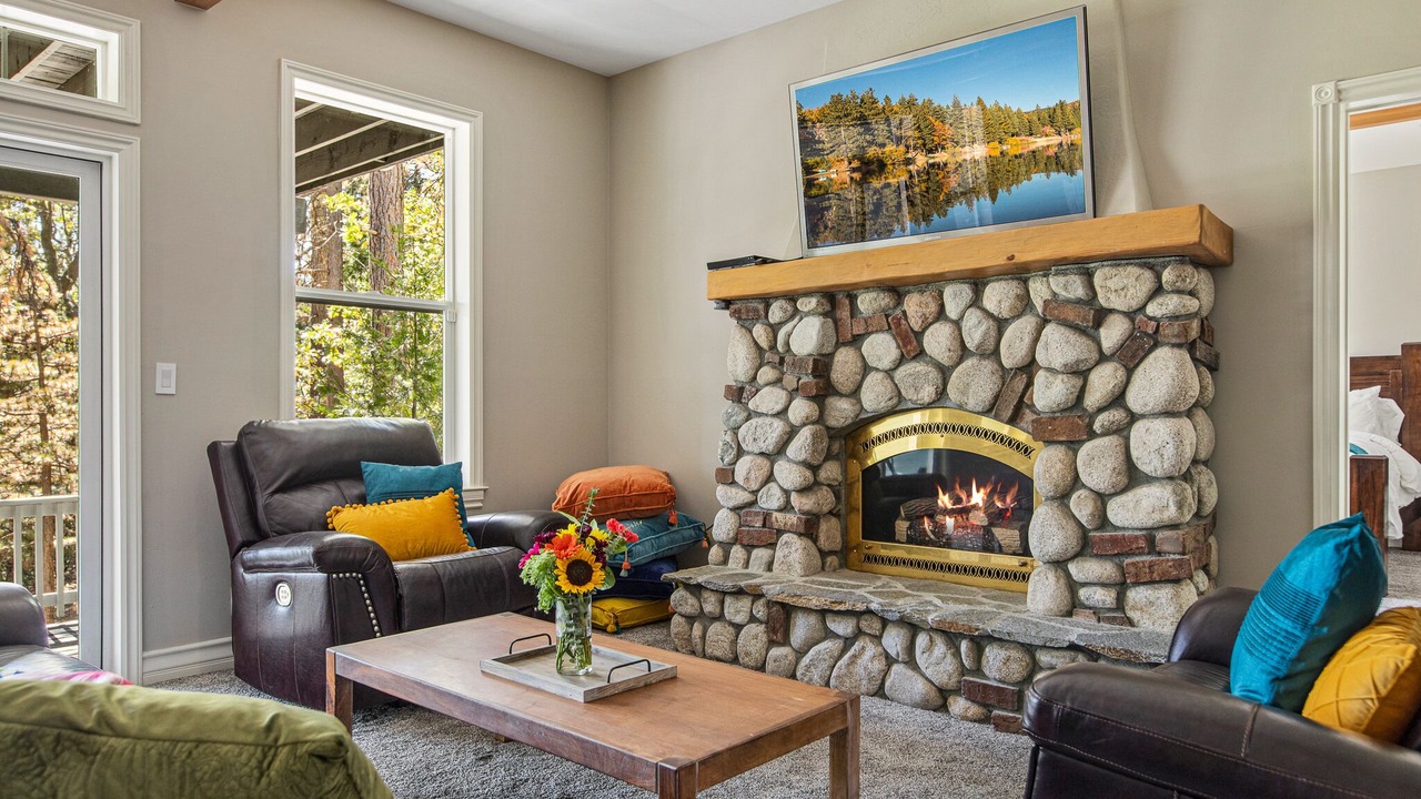 Photo of Bedroom in Lake Arrowhead