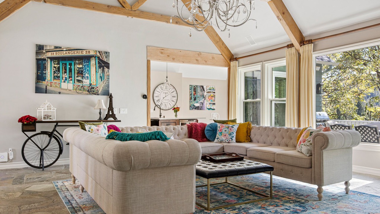 Photo of Livingroom in Lake Arrowhead