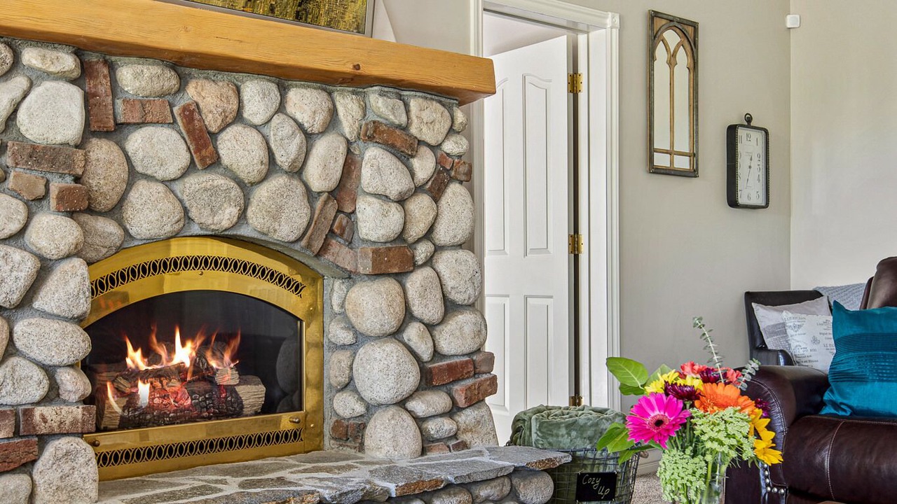 Photo of Bedroom in Lake Arrowhead