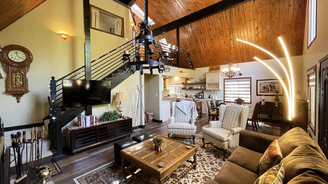 Photo of Livingroom in Pine Mountain Club