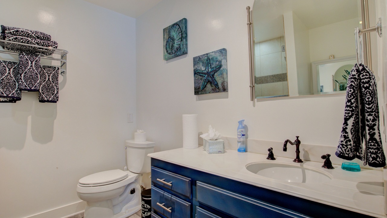 Photo of Bathroom in Racquet Club South