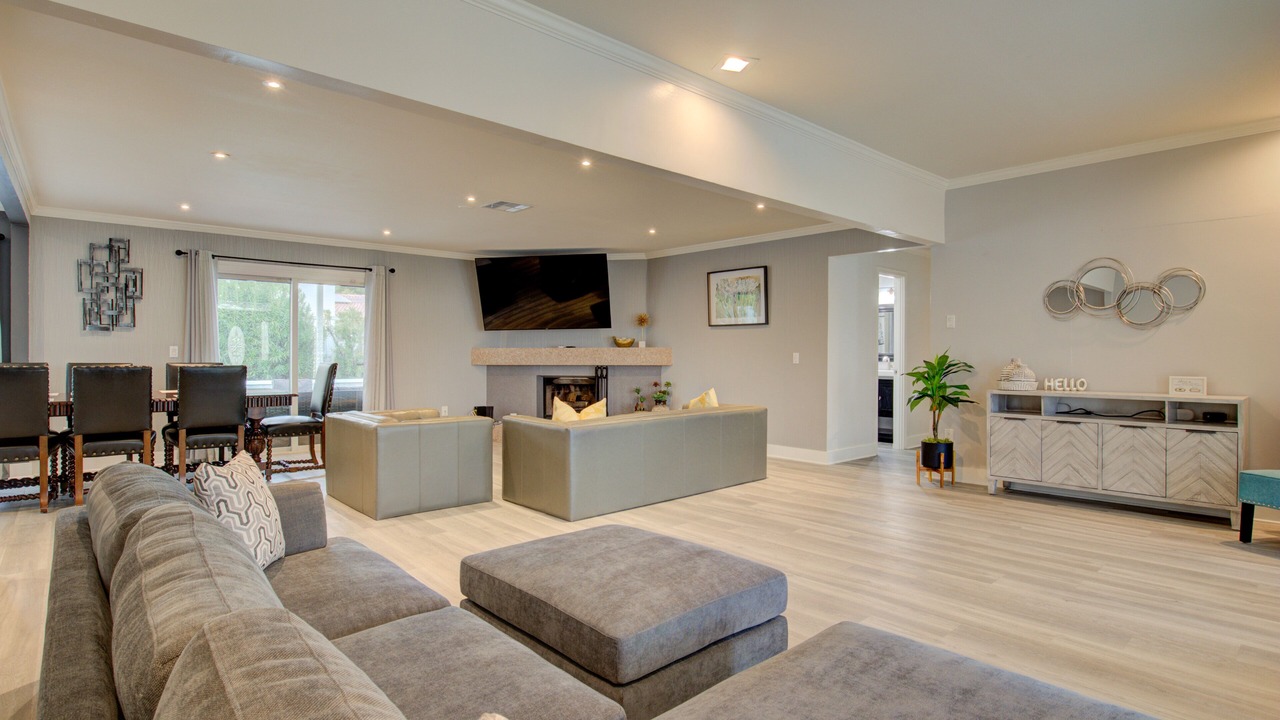 Photo of Livingroom in Racquet Club South