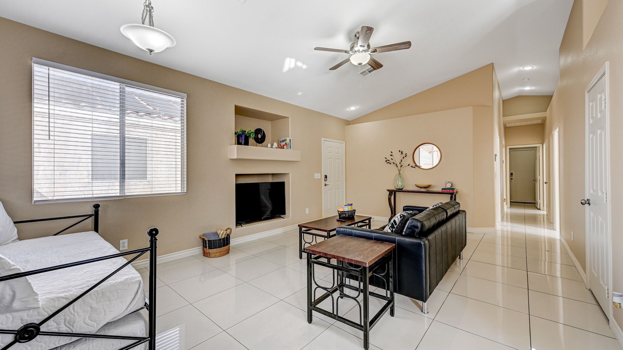Photo of Livingroom in Enterprise