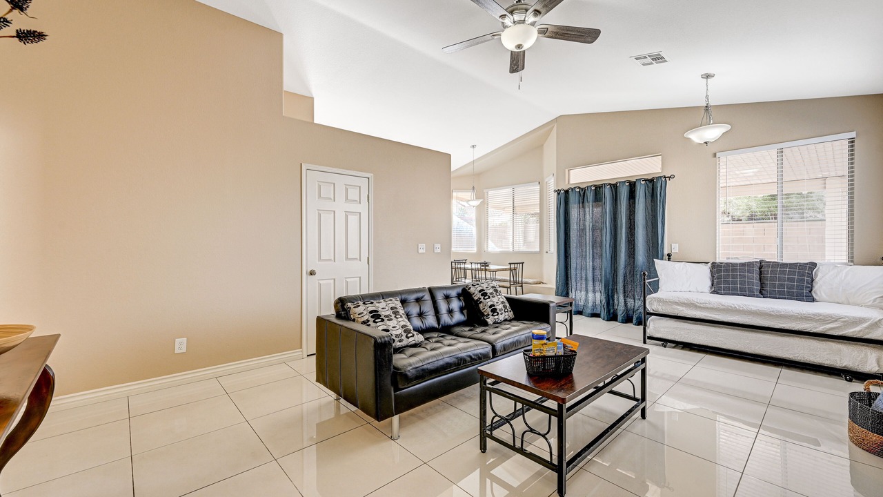 Photo of Livingroom in Enterprise