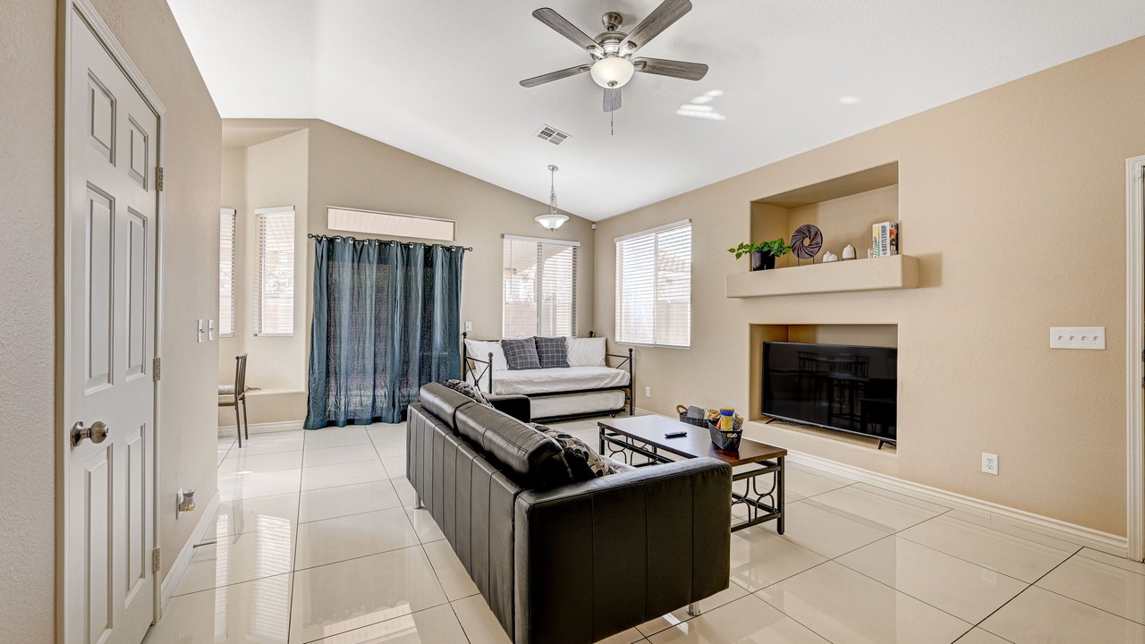 Photo of Livingroom in Enterprise