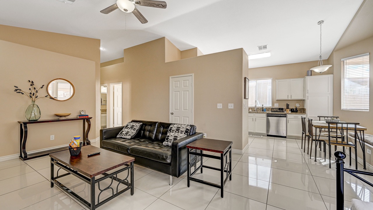 Photo of Livingroom in Enterprise