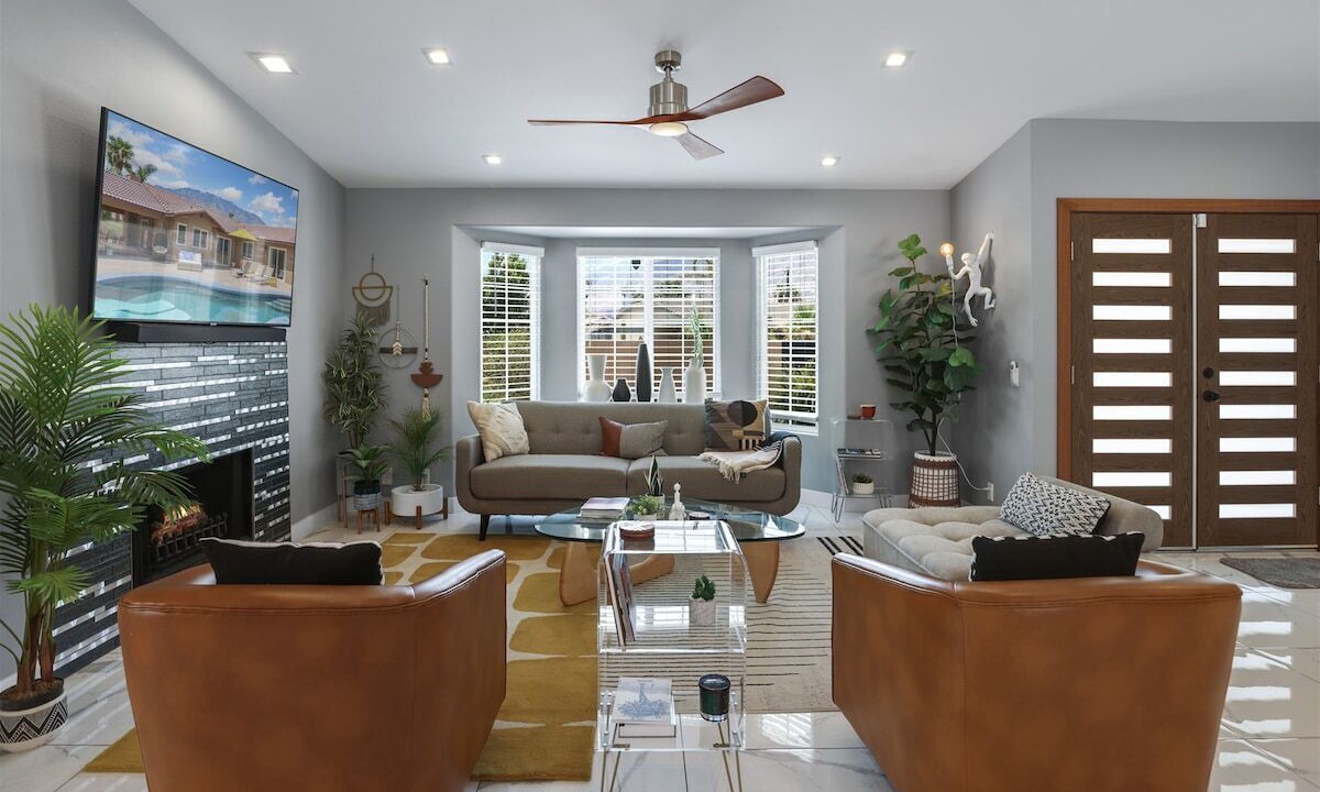 Photo of Livingroom in Racquet Club South