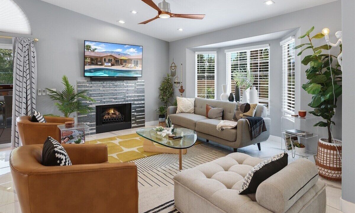 Photo of Livingroom in Racquet Club South