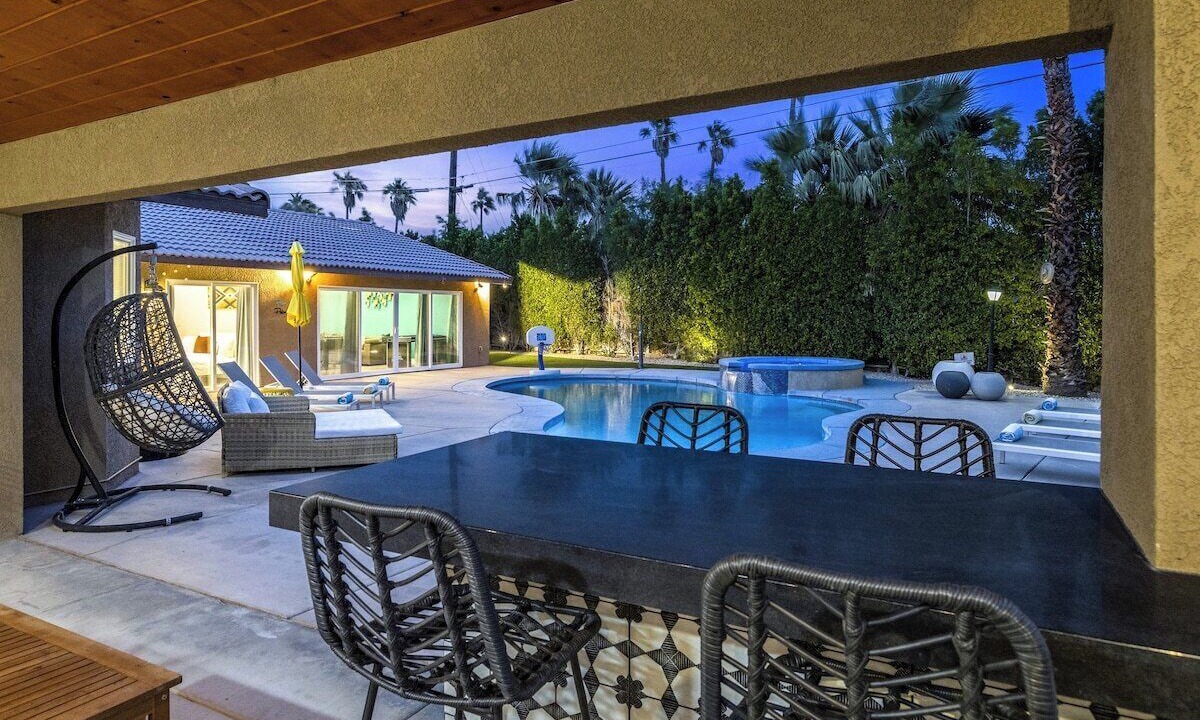 Photo of Outdoor in Racquet Club South