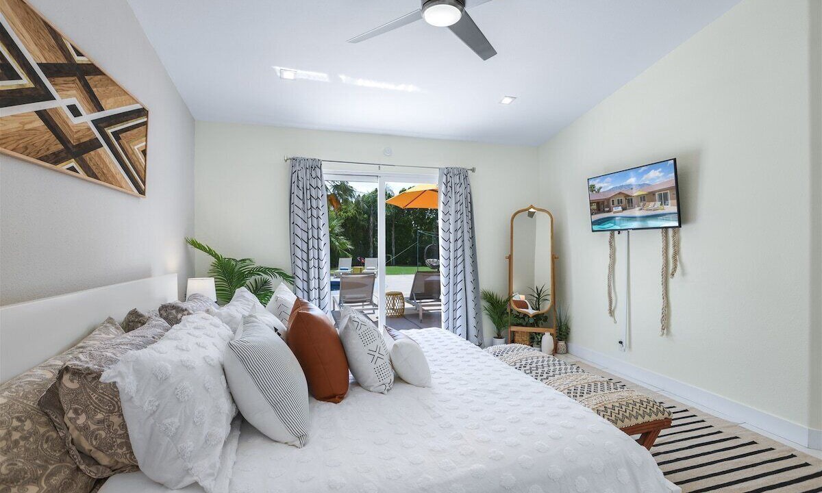 Photo of Bedroom in Racquet Club South