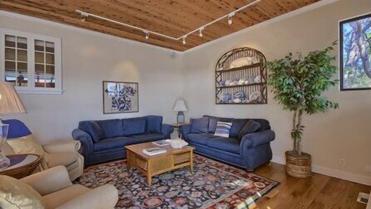 Photo of Livingroom in Happy Hill