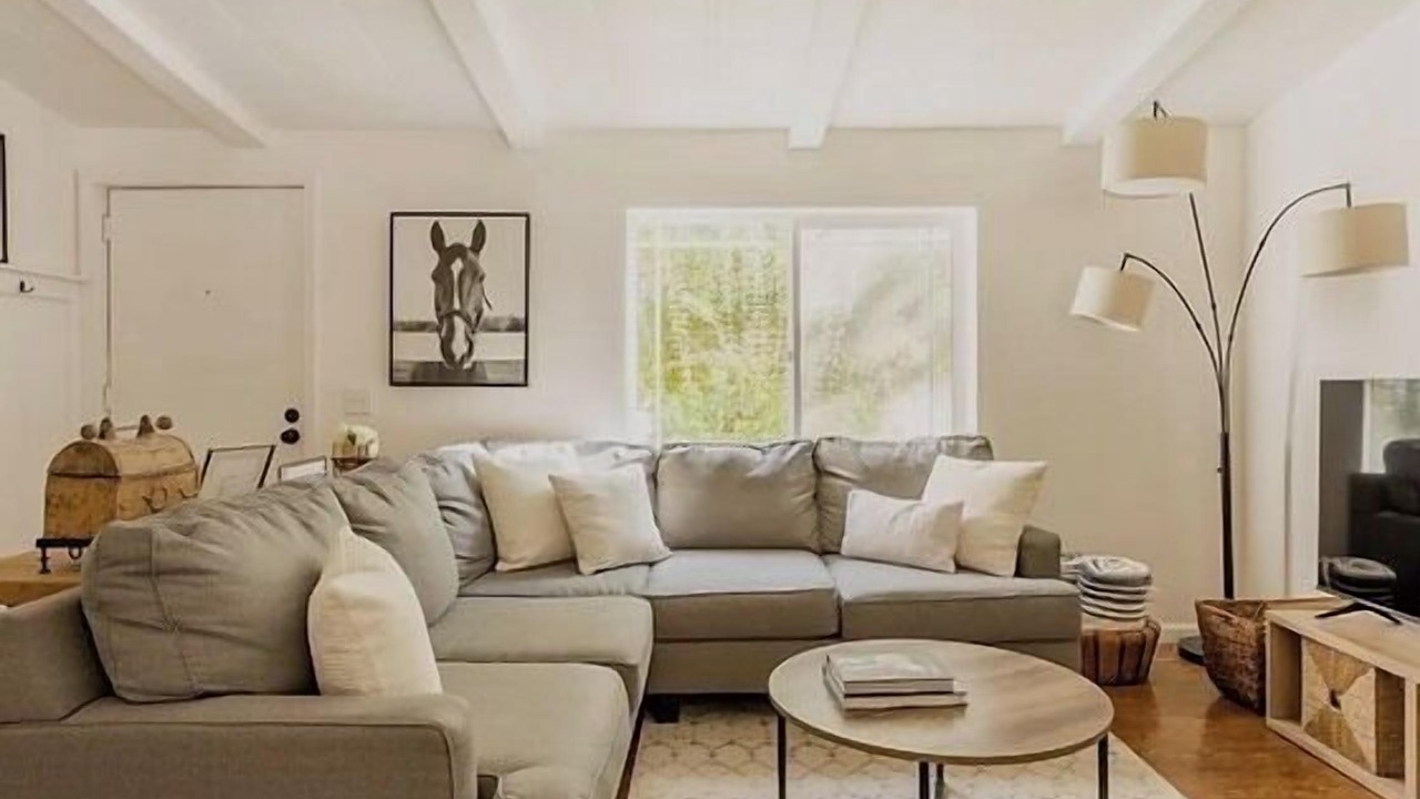 Photo of Livingroom in Exeter