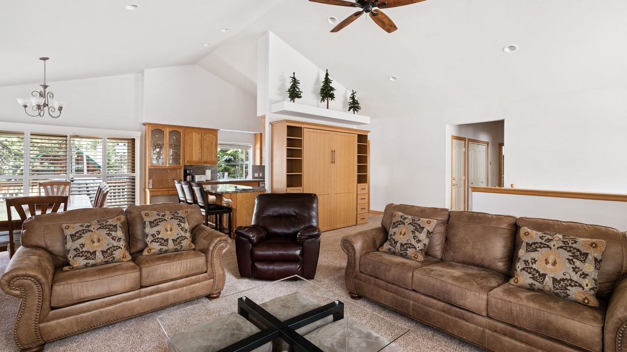 Photo of Livingroom in Montgomery Estates