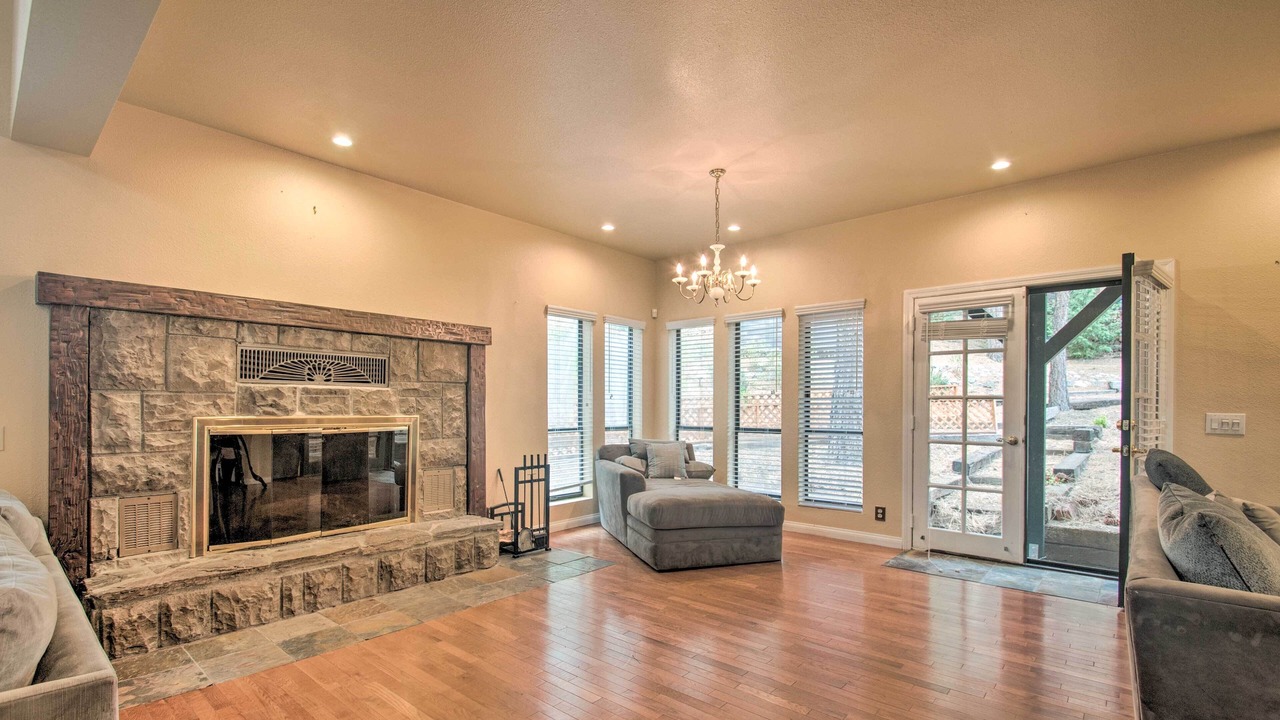 Photo of Livingroom in Pine Mountain Club