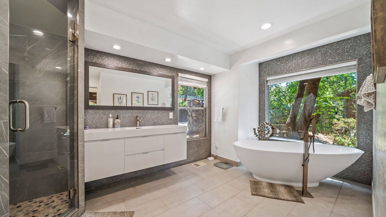 Photo of Bathroom in Yosemite Forks