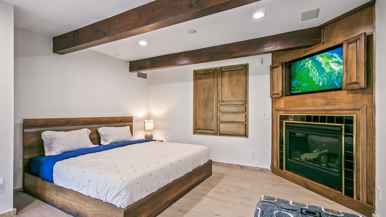 Photo of Bedroom in Yosemite Forks