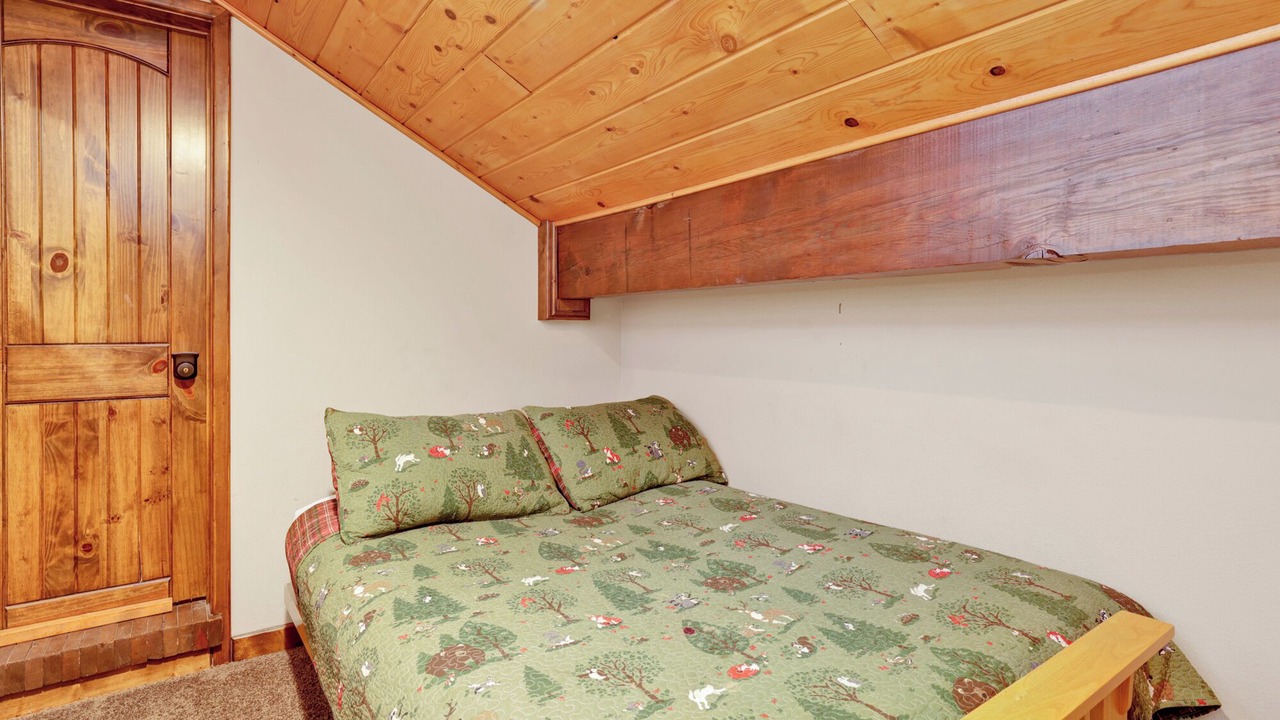 Photo of Bedroom in Big Bear Lake