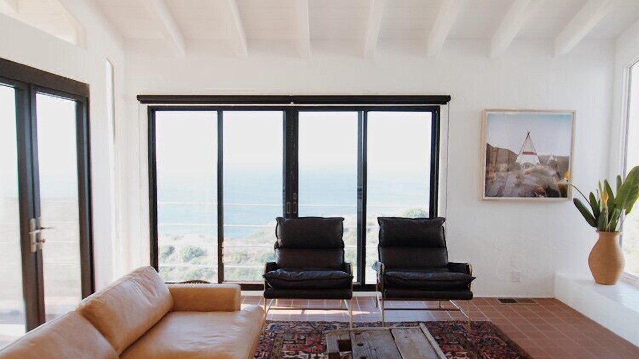 Photo of Livingroom in Eastern Malibu