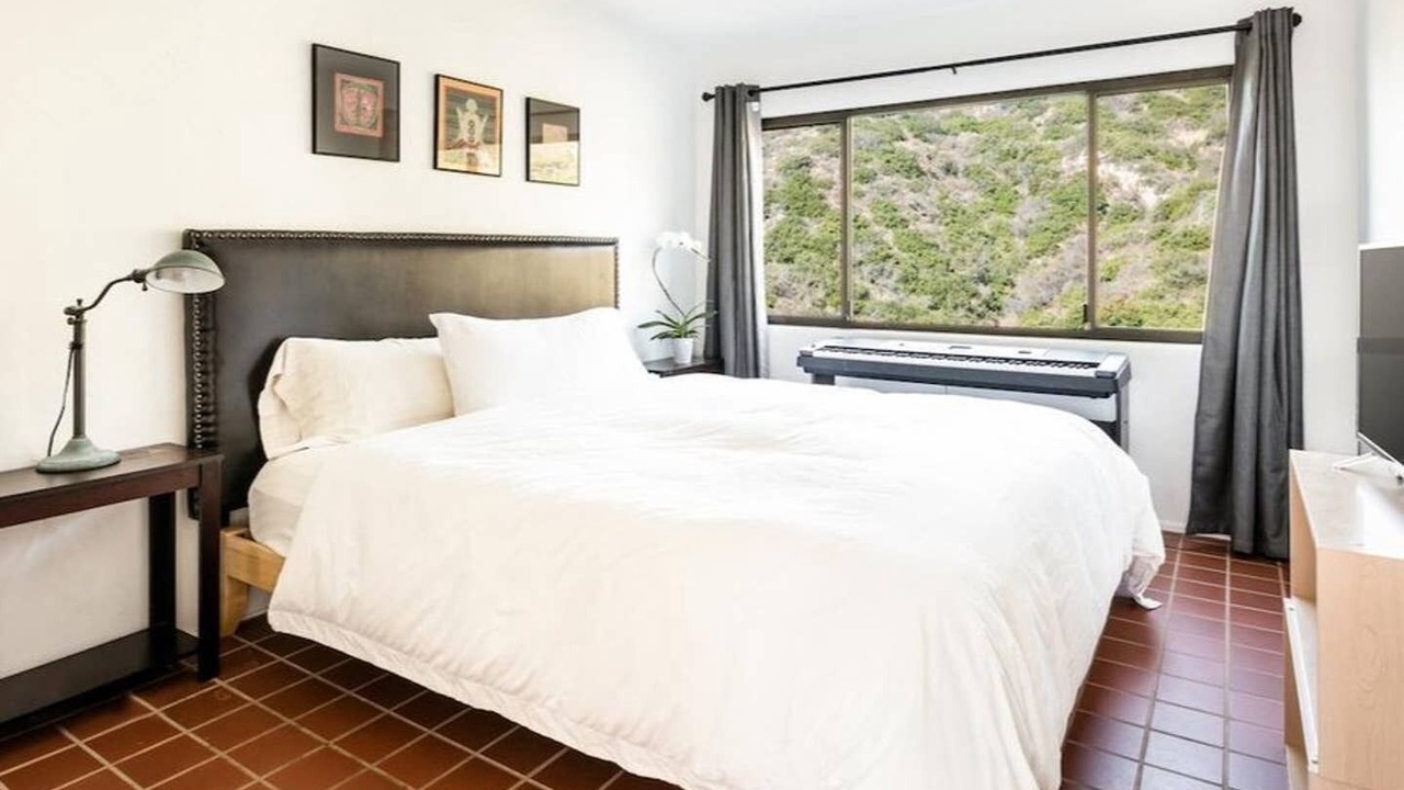 Photo of Bedroom in Eastern Malibu