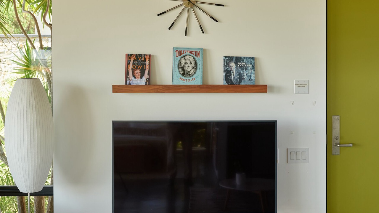 Photo of Livingroom in Eastern Malibu