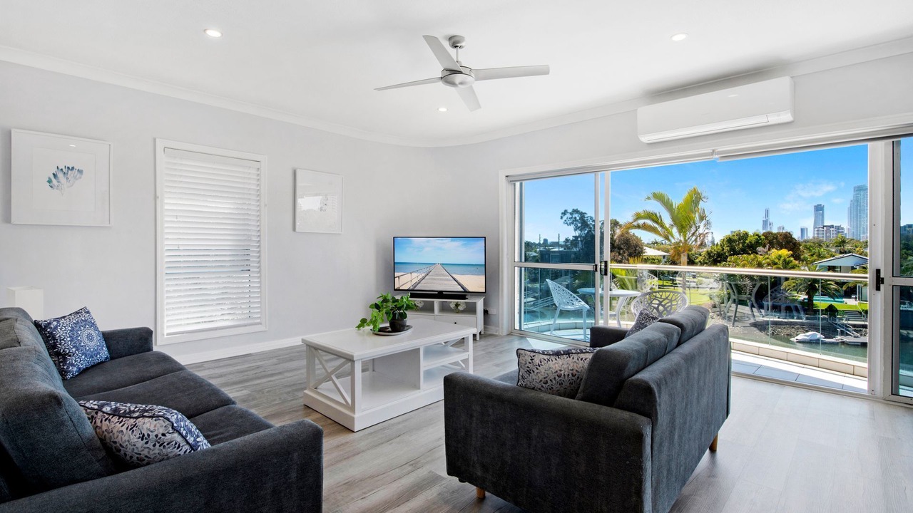 Photo of Livingroom in Broadbeach Waters