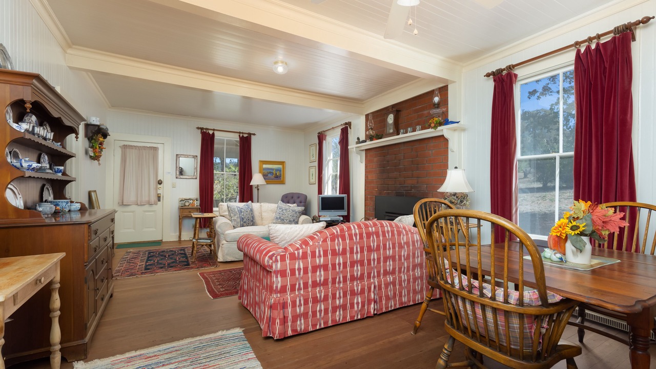 Photo of Livingroom in Julian