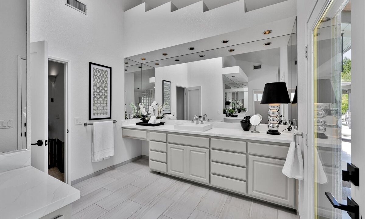 Photo of Bathroom in Araby