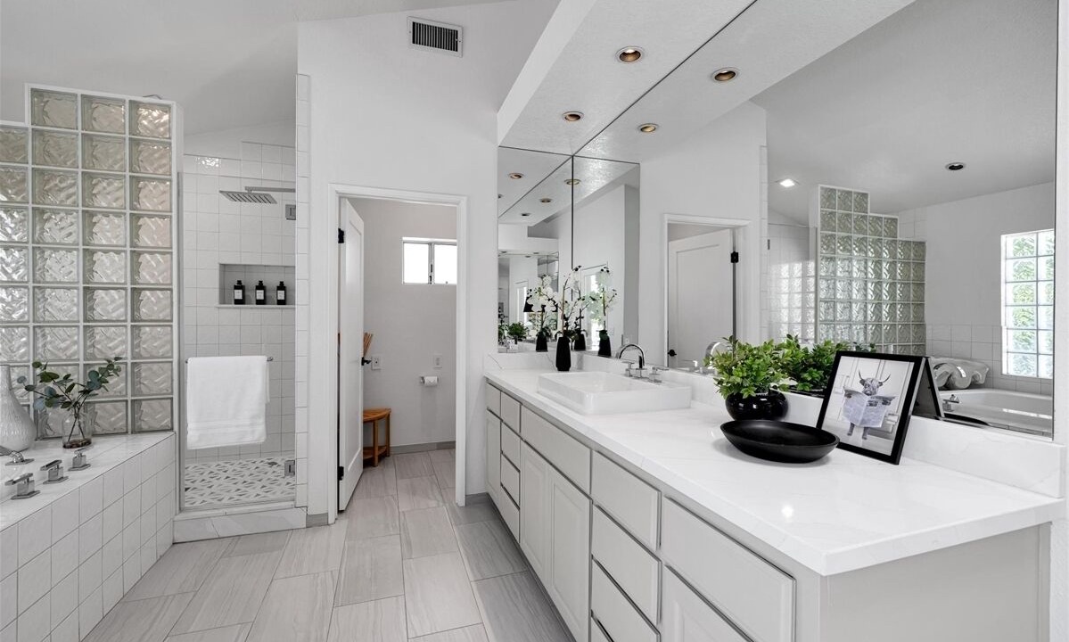 Photo of Bathroom in Araby