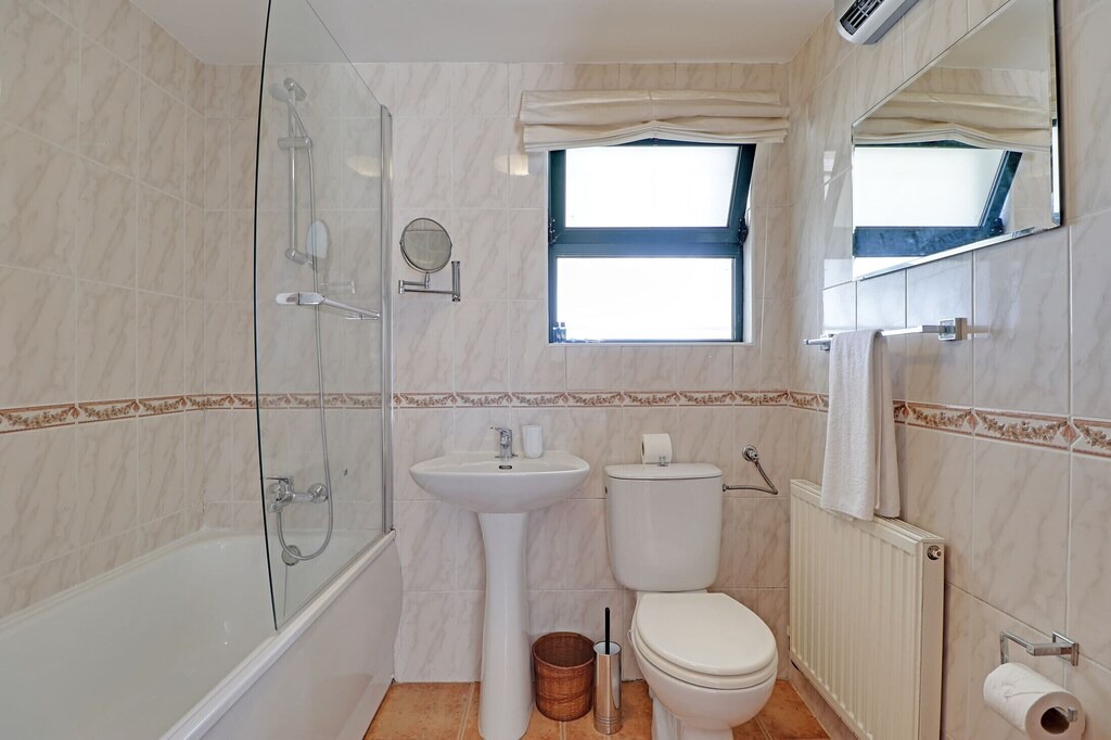 Photo of Bathroom in Campina