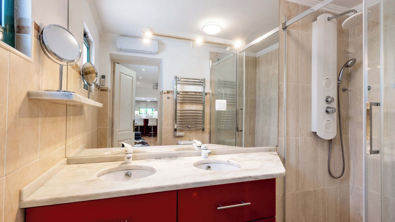 Photo of Bathroom in Alfeicao