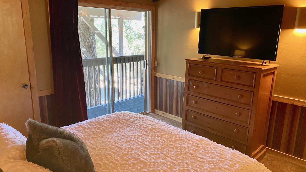Photo of Bedroom in Pine Mountain Club