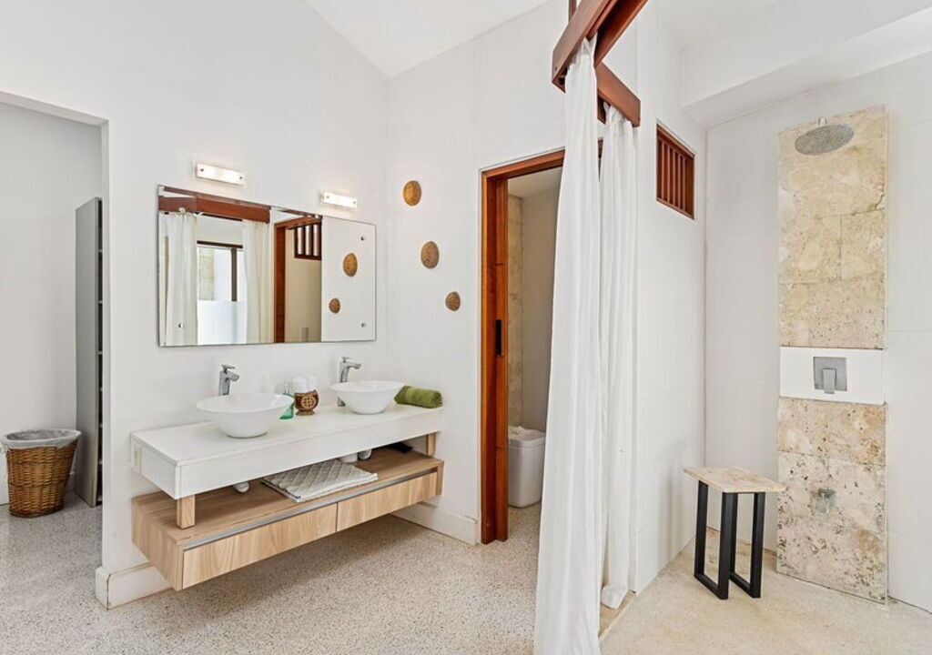 Photo of Bathroom in Playa Langosta