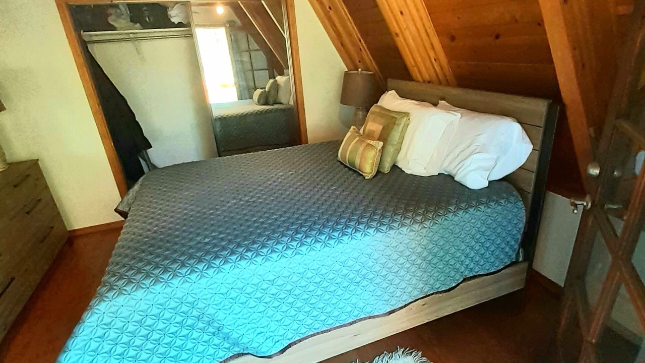 Photo of Bedroom in Pine Mountain Club