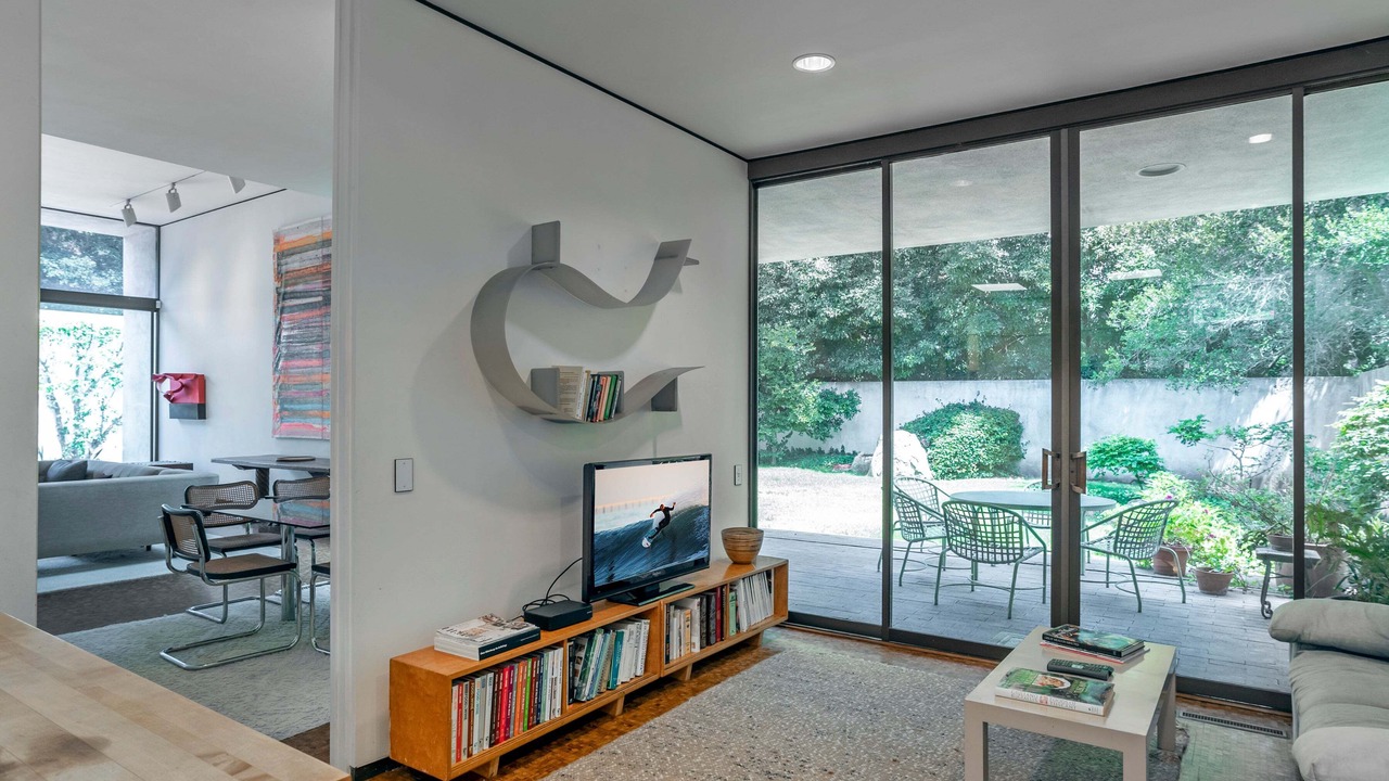 Photo of Livingroom in Golden Quadrangle