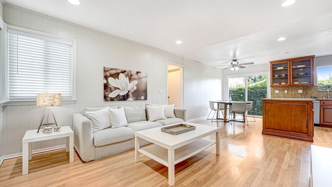 Photo of Livingroom in Woodland Hills