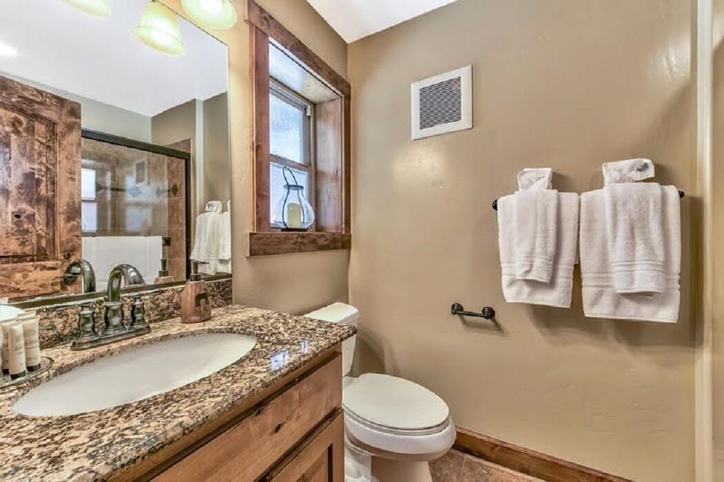 Photo of Bathroom in Lincoln Park