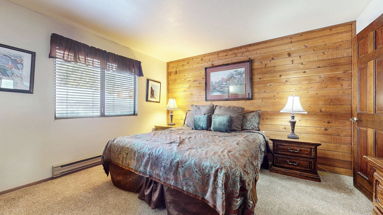 Photo of Bedroom in Mammoth Lakes