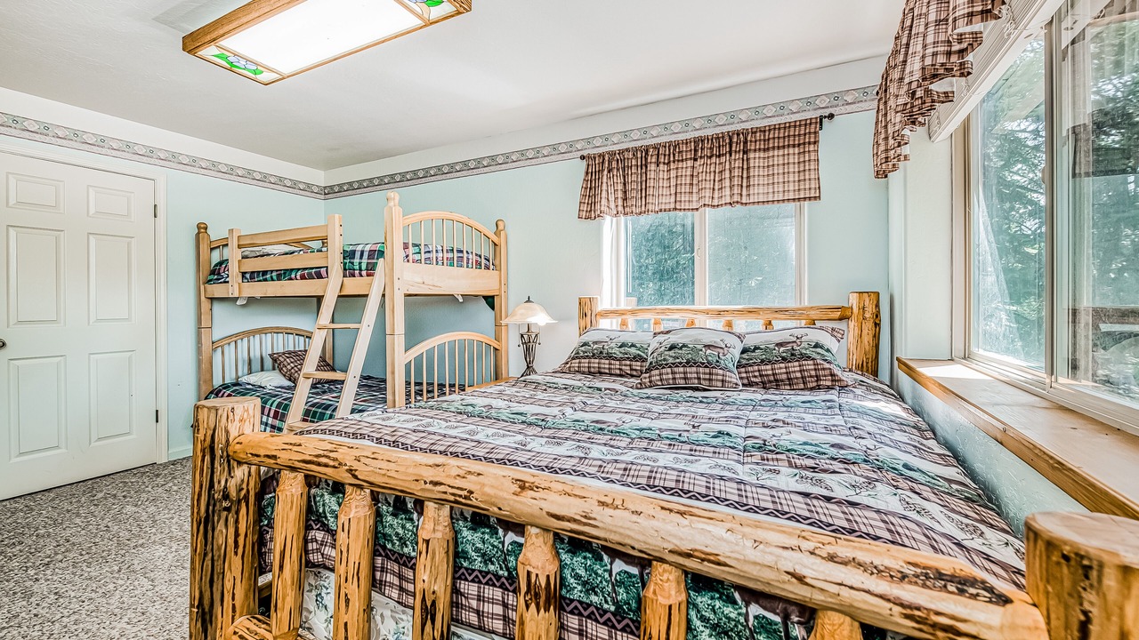 Photo of Bedroom in Lakeshore