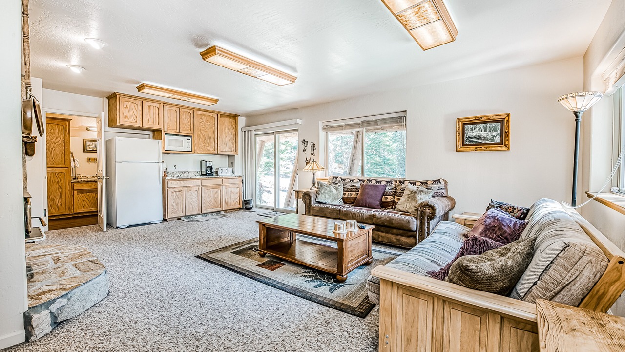 Photo of Livingroom in Lakeshore