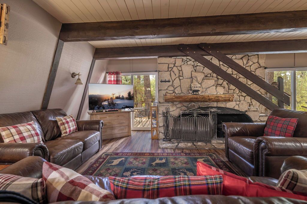 Photo of Livingroom in Summit Estates
