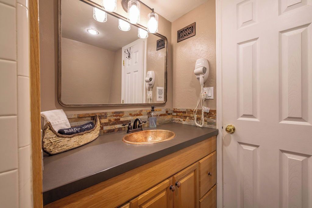 Photo of Bathroom in Summit Estates