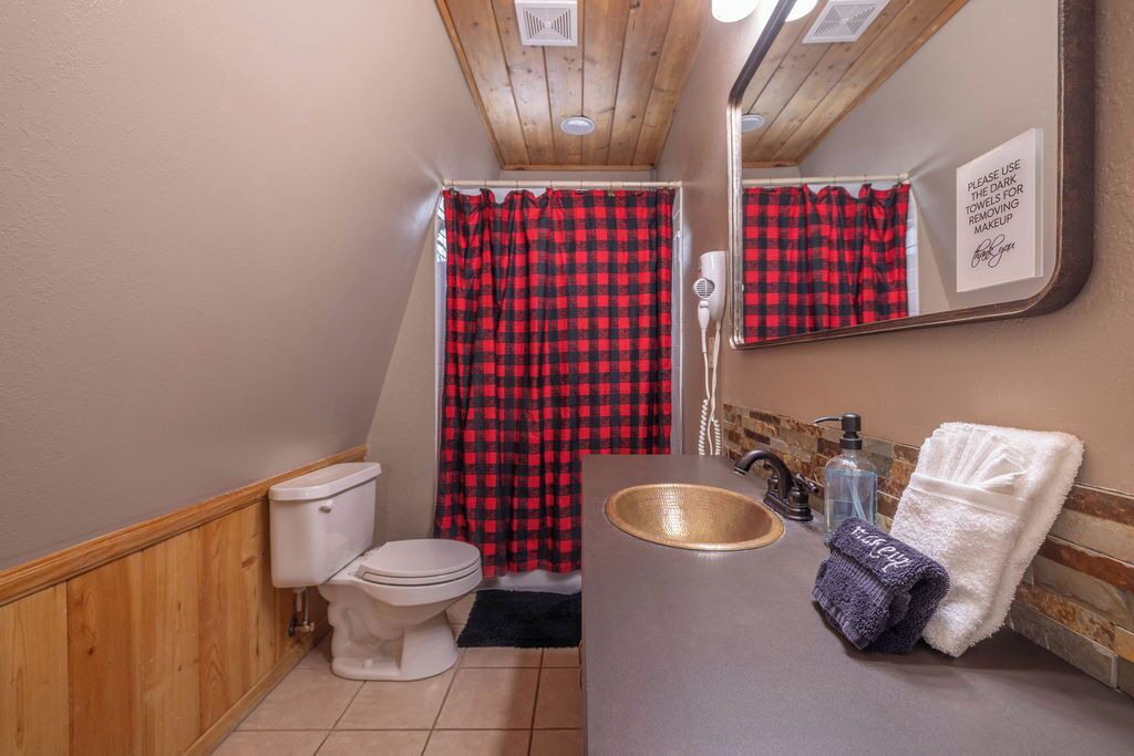 Photo of Bathroom in Summit Estates