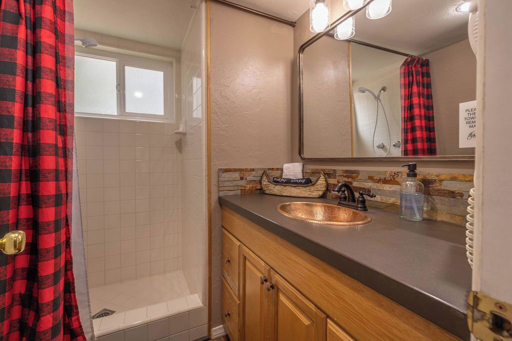 Photo of Bathroom in Summit Estates