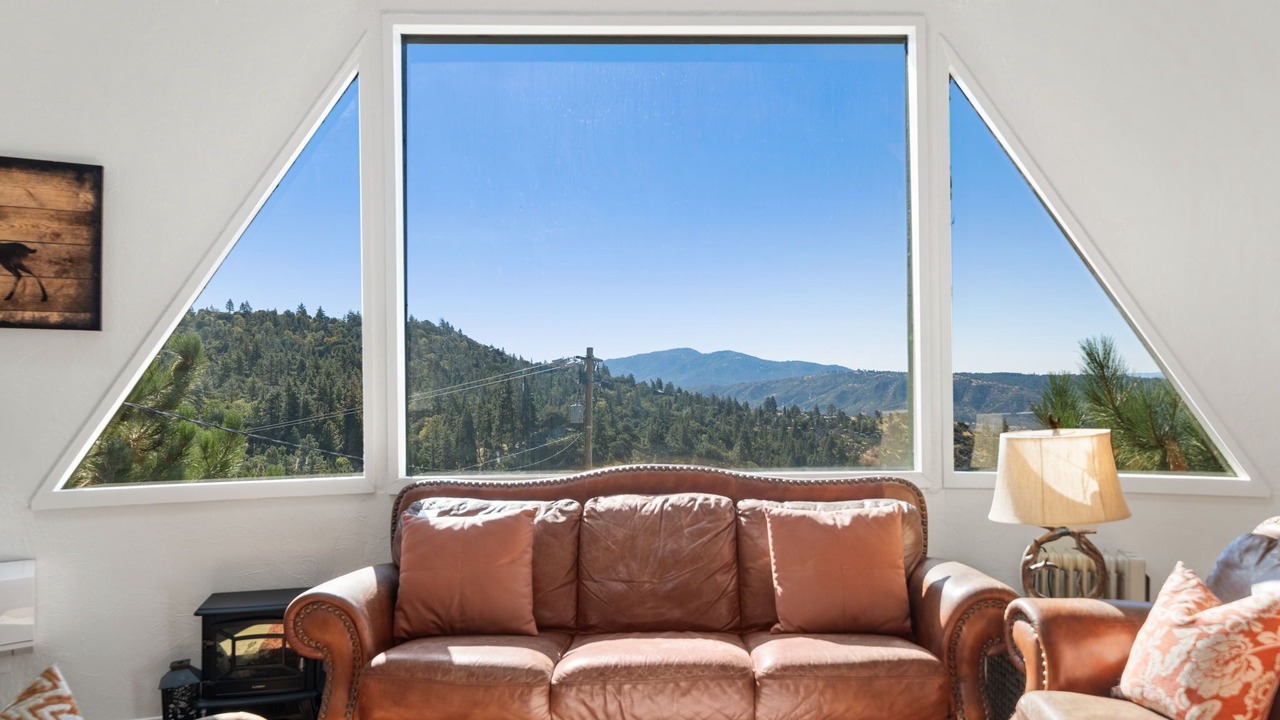 Photo of Livingroom in Idyllwild