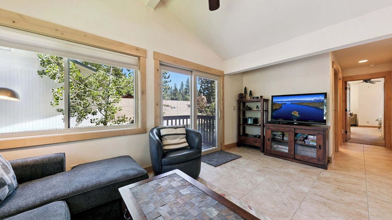 Photo of Livingroom in Highland Woods