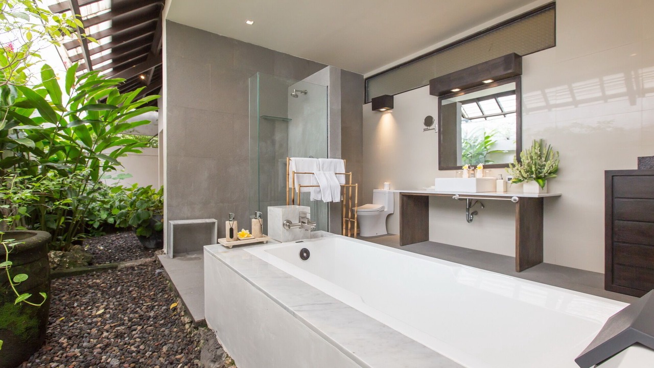 Photo of Bathroom in Petitenget