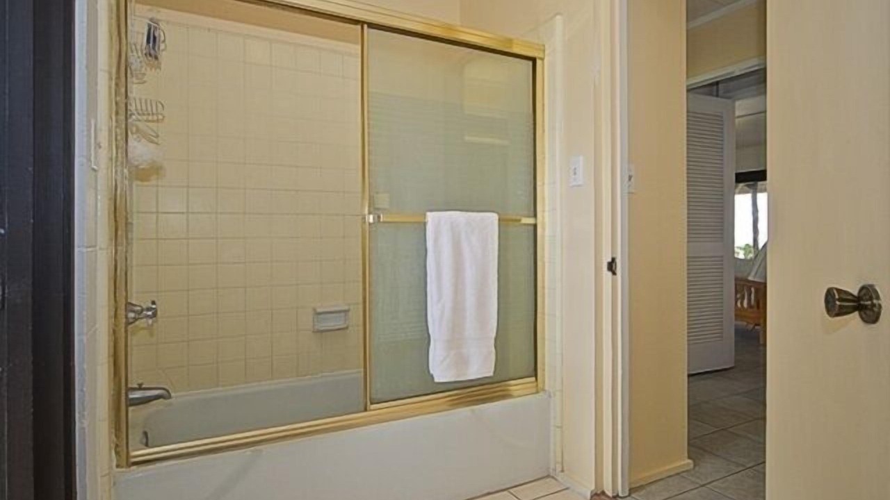 Photo of Bathroom in Waialua
